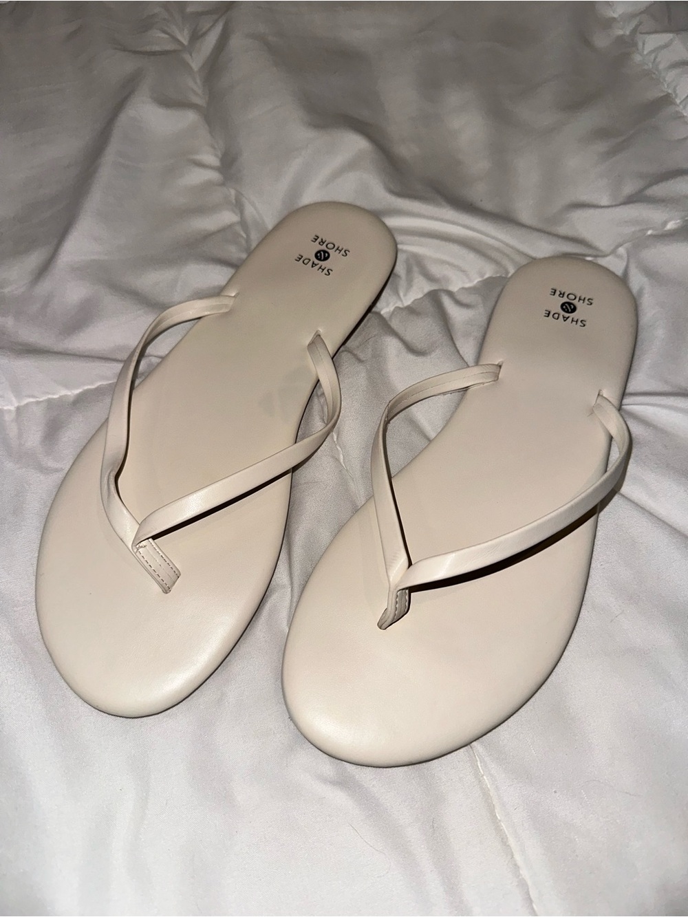Shade & Shore Women's Neutral Cream Minimalist Flip Flop Sandals